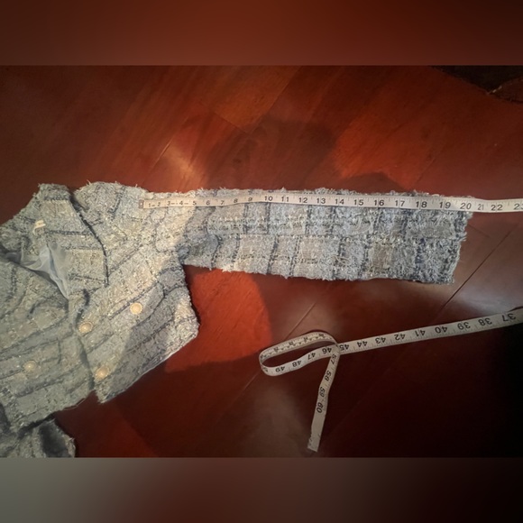 Chanel vibes light blue boucle cropped jacket with pearl buttons - Picture 3 of 15